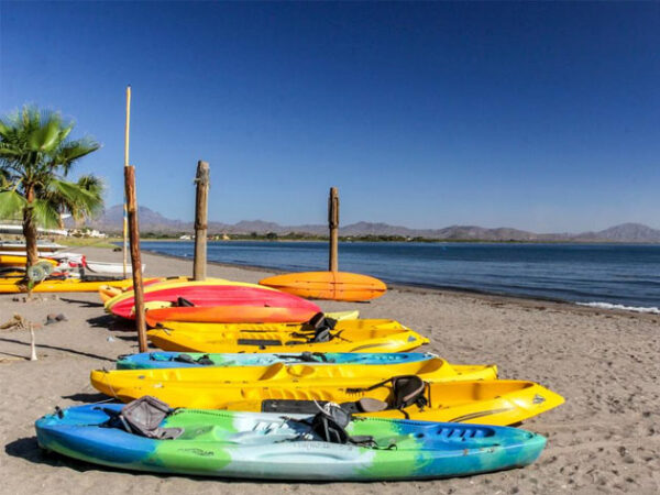 Playa Nopolo ideal para actividades acuáticas en Loreto
