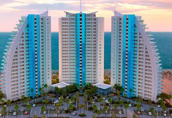 Construction is currently in progress for the "Verano" (Summer) and "Viento" (Wind) Towers. Anticipate an even grander experience with the addition of two lazy rivers, six more pools (including two adults-only rooftop pools), a state-of-the-art event center boasting an outdoor bar, a pet park for your furry friends, and electric charging stations for eco-conscious travelers.